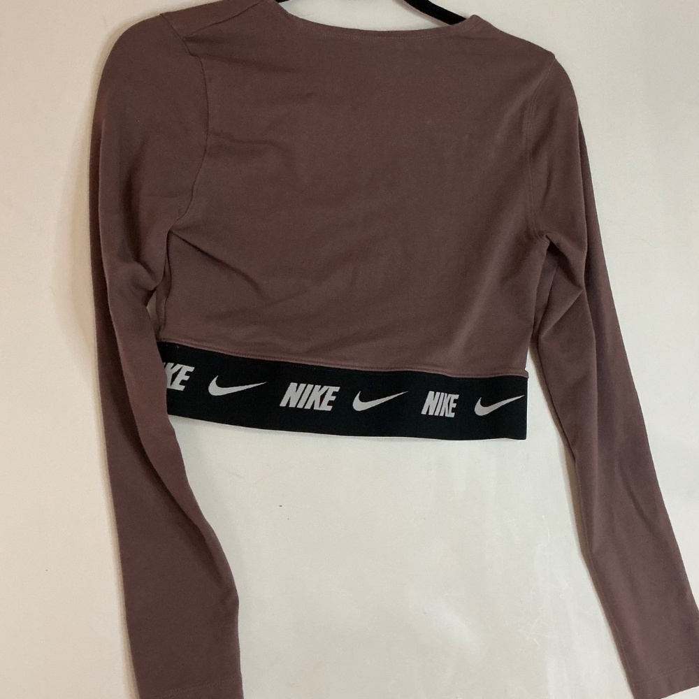 Nike maroon cropped athletic top on the east side size medium - Picture 4 of 7